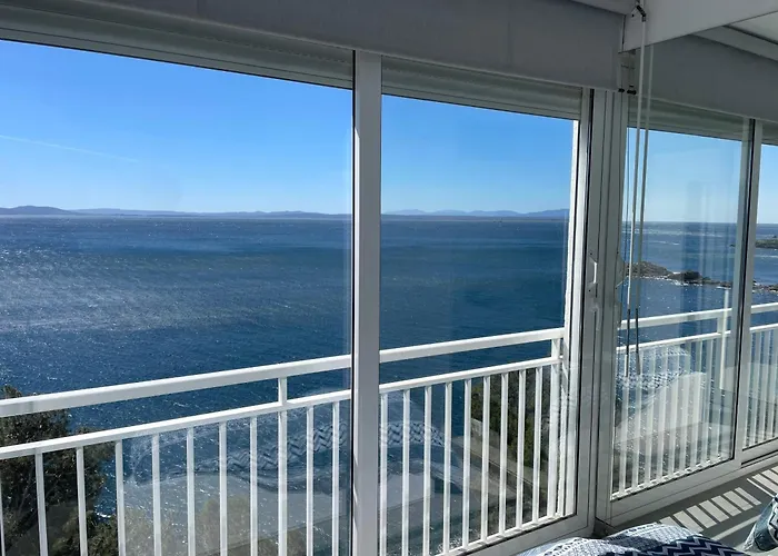 Overthesea - Pueblecito Daire